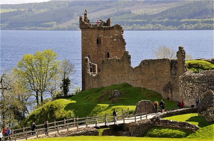 【罗蒙湖loch lomond】也称"洛蒙德湖",以宁静闻名.